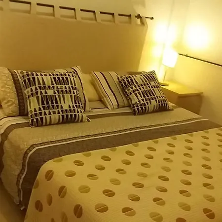 普拉亚公寓 * 普拉亚戴尔雷安格莱斯